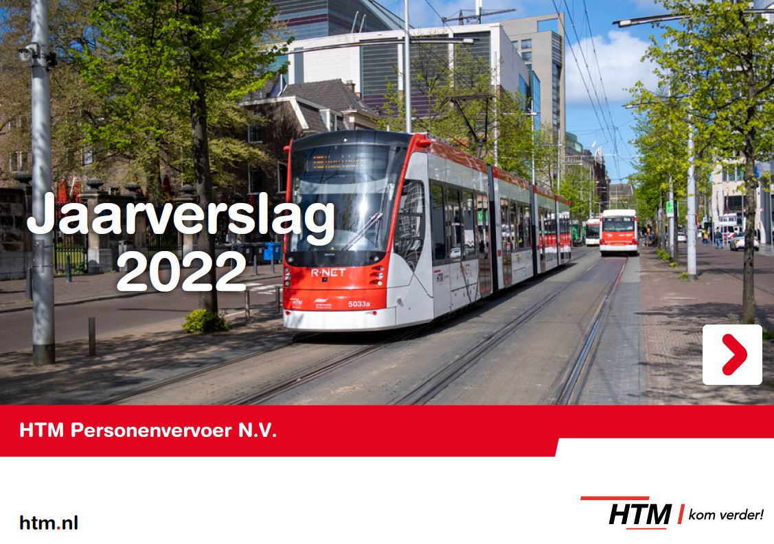 HTM Tram en HTM bus rijden langs elkaar 