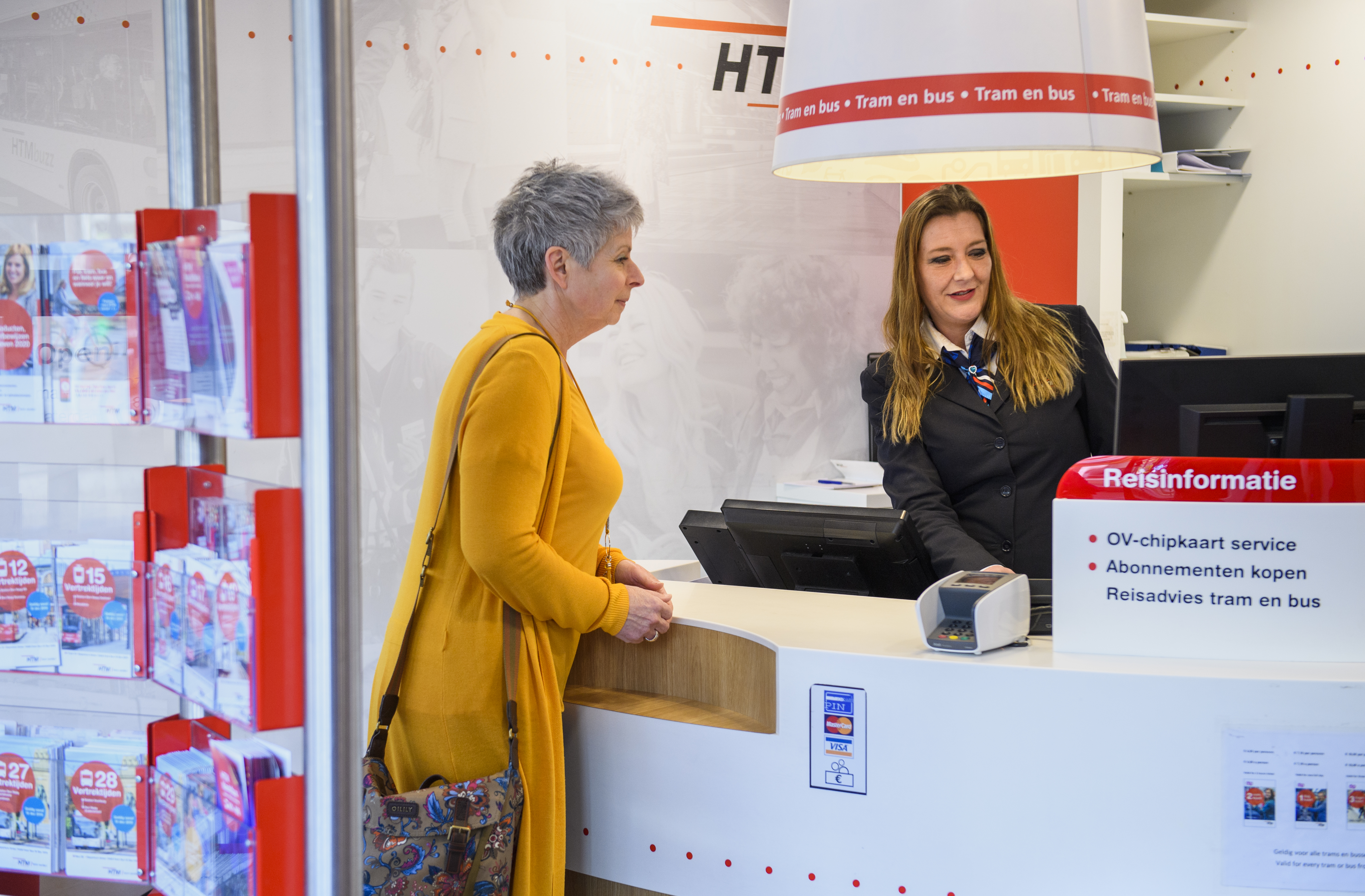 Vrouwelijke servicemedewerker 